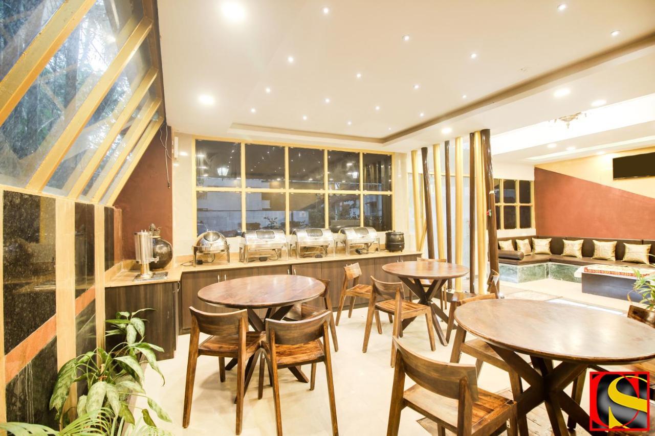Candolim Sands Hotel Екстериор снимка