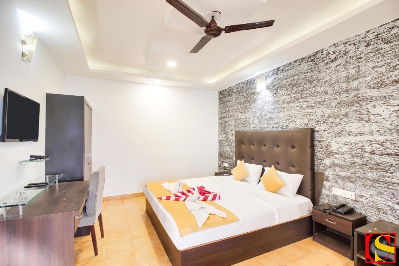 Candolim Sands Hotel Екстериор снимка