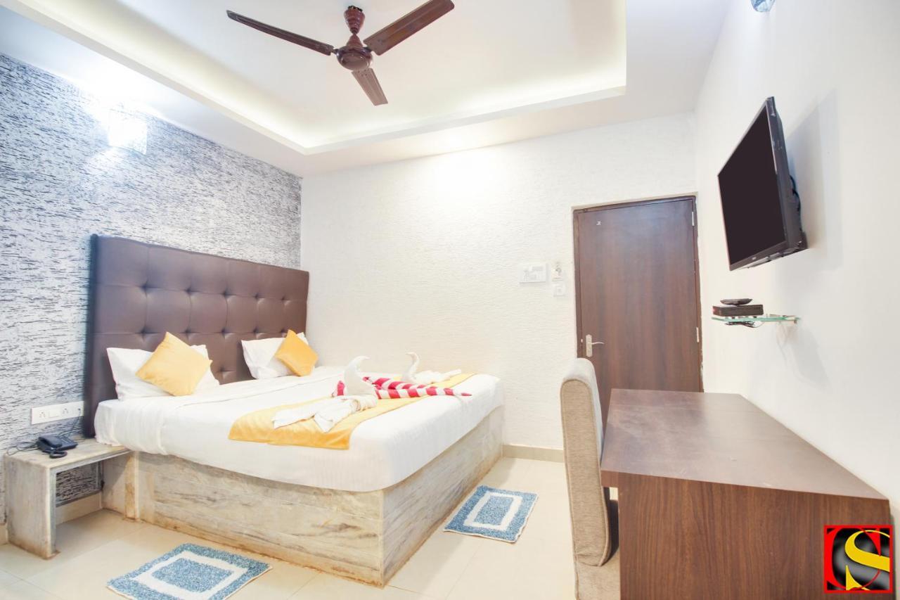 Candolim Sands Hotel Екстериор снимка