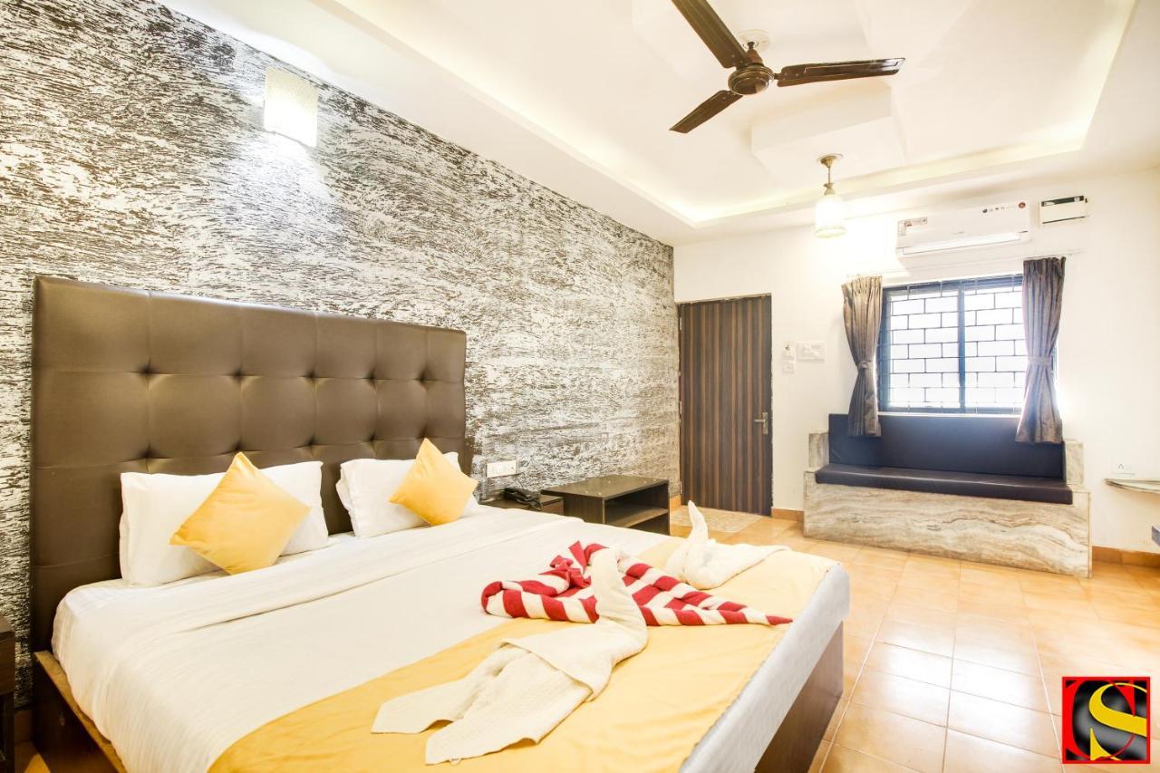 Candolim Sands Hotel Екстериор снимка