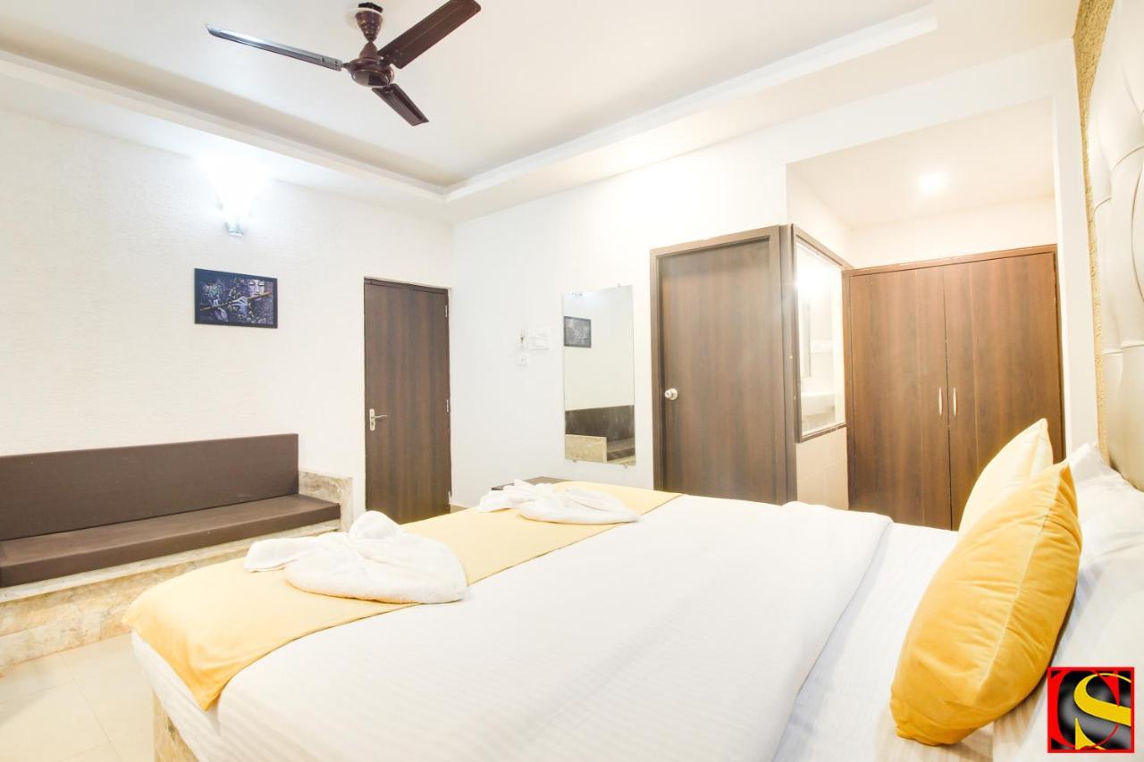Candolim Sands Hotel Екстериор снимка